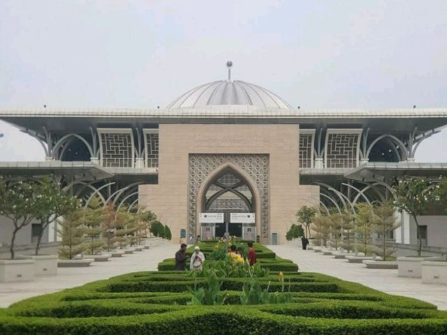 Sultan Mizan Zainal Abidin Mosque – The Iron Mosque of Putrajaya ✨