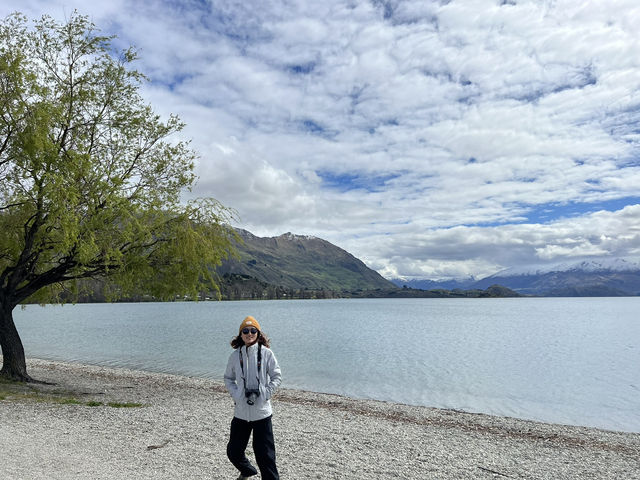   《雪山與湖水的交響：Lake Wānaka》 🏔️💙
