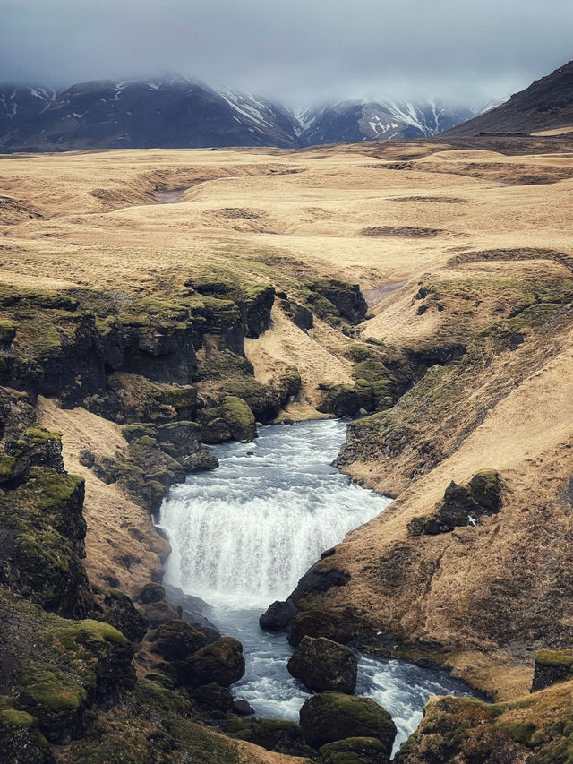 夜晚自己會發光的瀑布🙀🙀 Selijalandsfoss