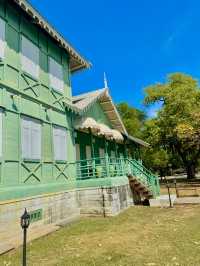 เรือนไม้สีเขียวริมทะเล เกาะสีชัง 🏠🌊