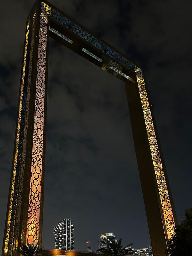 The Dubai Frame: A Window to the Past and Future