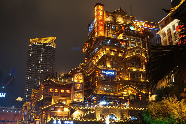 重慶洪崖洞夜景攻略🌃迷失在「千與千尋」的魔幻山城🌃