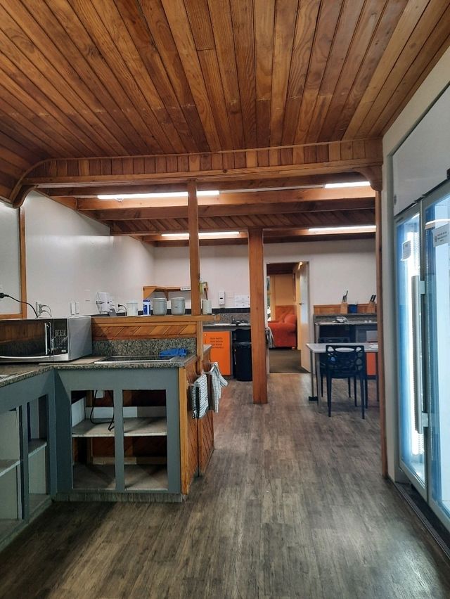 ที่พักริมทะเลสาบ Te Anau Lakefront Backpackers