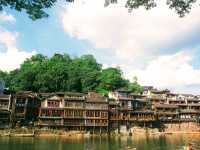Travel to Fenghuang Ancient Town - Walk among the silent ancient poems