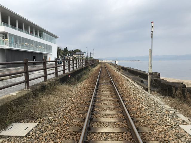 【富山・雨晴海岸】義経伝説が残る絶景スポット「義経岩」🌊⛰️