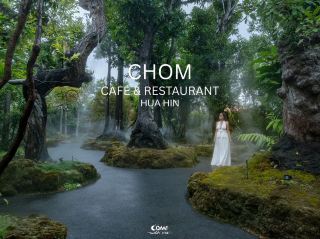 A dreamy garden restaurant and cafe in Hua Hin.
It's like being transported to another world, surrounded by mossy gardens
and tall trees, lush ferns, and a light mist
wafting around you. ☁️

At 𝑪𝒉𝒐𝒎 𝑪𝒂𝒇𝒆 & 𝑹𝒆𝒔𝒕𝒂𝒖𝒓𝒂𝒏𝒕 𝑯𝒖𝒂 𝑯𝒊𝒏,
this place is more than just a restaurant or cafe, but a "relaxing spot"
where you can sip coffee or enjoy spicy Thai food
amidst a natural garden view that's refreshing no matter where you look.
You can sit inside and enjoy the view through the glass windows. Or, sit in the outdoor area for a light forest-like feel. 🍃

🏅 What's special is that this restaurant was awarded the MICHELIN Plate in the 2020-2021 Michelin Guide, guaranteeing both taste and quality in a unique and beautiful atmosphere. ✨

#CHOMCafeHuaHin #MichelinPlate #HuaHinCafe
#HuaHinReview #ComewithMEComeAndDon'tComplain