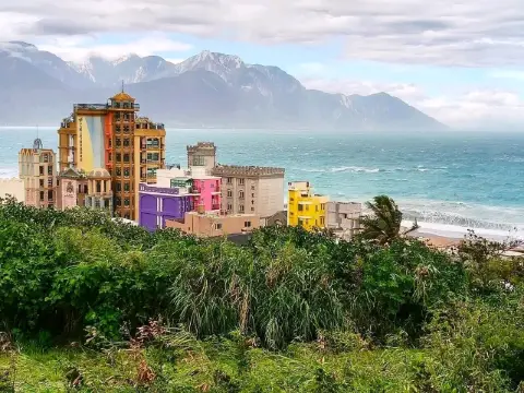 The Magnificent Pacific Cliffs: Gateway to Winter