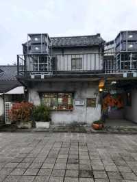 Urban Vibes & Vintage Feels 🌆✨