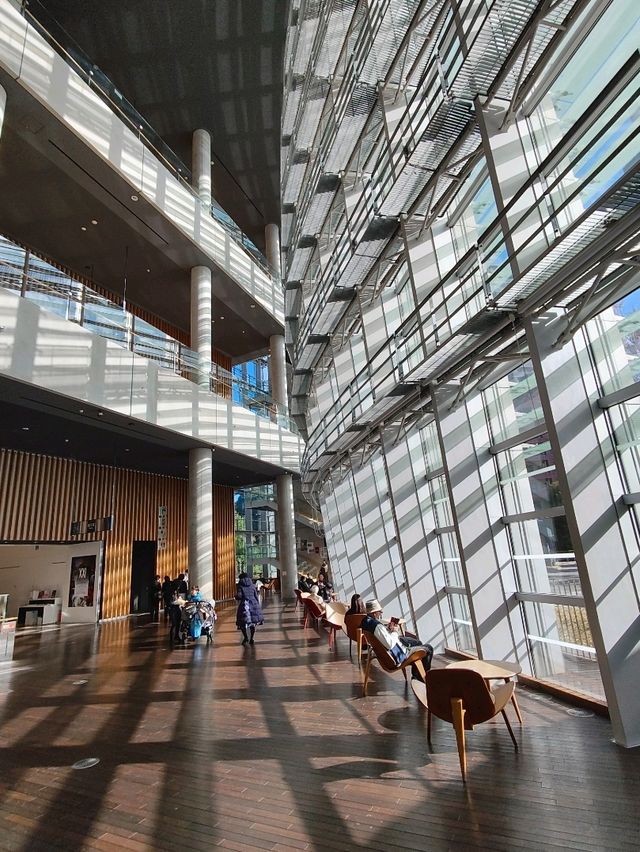 東京國立新美術館 光影與幾何之美 東京國立新美術館 光影與幾何之美