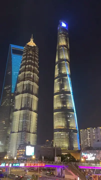 The Postcard View: Capturing Lujiazui