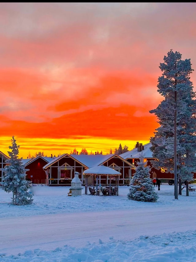 Stepping Into the Real-Life North Pole: Rovaniemi’s Christmas Magic ✨🎅❄️ Stepping Into the Real-Life North Pole: Rovaniemi’s Christmas Magic ✨🎅❄️
