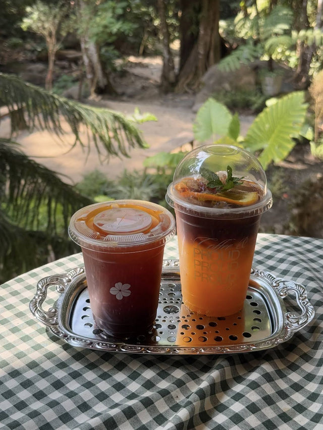 Proud Proud Proud Coffee — คาเฟ่สุดอบอุ่นกลางป่า Proud Proud Proud Coffee — คาเฟ่สุดอบอุ่นกลางป่า