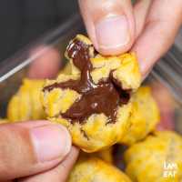 พี่นาเอแคลร์เจ้าเก่าสามย่าน ตำนานเบเกอรี่