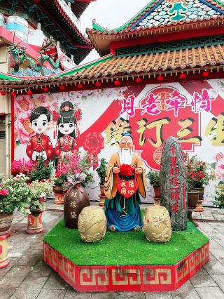 Lush Floral Garden with Zodiac & Deity Sculptures