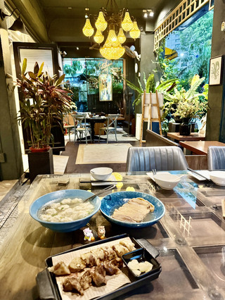 苓雅區英雄路上（美豆小院）綠化優雅時尚環境和台灣小吃美食.讓人愉悅.留下美好時光