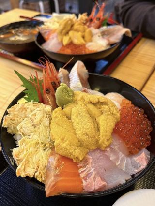 Otaru: Sankaku Market & Takinami Donburi — Where to Eat the Freshest Seafood.
