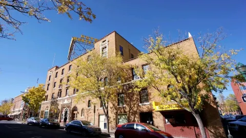 【แอริโซนา · Flagstaff】ลาก่อนทะเลทราย! บุกโอเอซิสบนที่ราบสูงฝั่งตะวันตกของอเมริกา ในที่สุดก็รอจนได้พบกับสีเหลืองทองอร่ามที่เปล่งประกายทั่วทั้งเมือง — traveler post in แฟลกสตาฟ