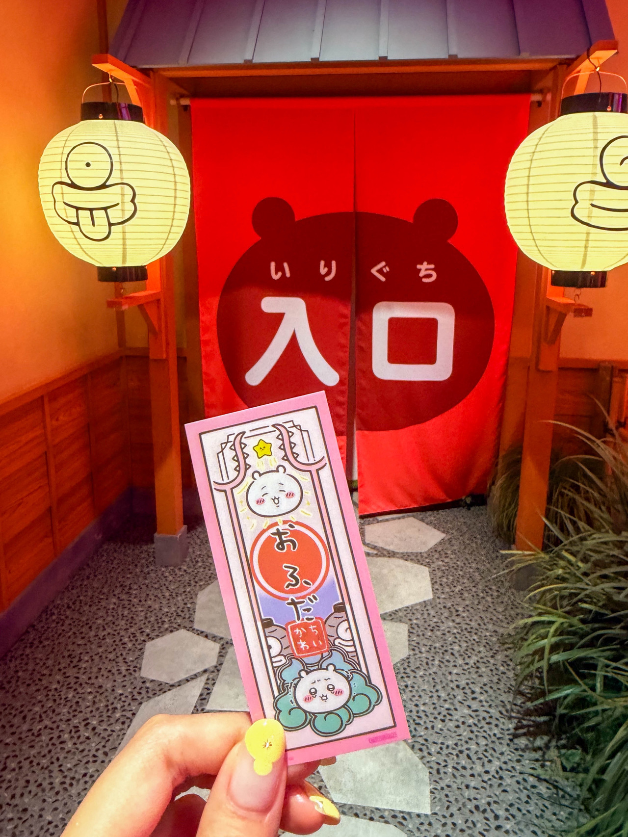 Odaiba is always bustling in the summer,
and this year, Chiikawa is joining Fuji TV's summer event!✨
"Chiikawa Ghost Forest" is one of the featured attractions this year.

Upon entering, you'll receive a bonus card designed
like a traditional Japanese "Ofuda" (amulet).
I got the Hachiware design!🤍

Despite the "Ghost Forest" theme, it's not really a haunted house🏚️
The lighting gives it a slightly spooky vibe, but it's not scary at all(⑉• •⑉)
After exiting the forest, you'll find yourself at the "Chiikawa Shrine"⛩️
where you can take a photo with a giant Hachiware.
There are also some extra paid interactive experiences:

👻 Giant Water Balloon Scooping
💧 Water Fortune Telling (Omikuji)

Finally, of course, you can't miss the limited-edition merch store.
The ghost outfits this time are seriously so adorable🫰🏻
At the same time, Fuji TV also has a
massive display for "Chiikawa The Movie: The Secret of Mermaid Island"
set up, so make sure to snap some pics there too!
.
.
"Chiikawa Ghost Forest" (ちいかわ おばけの森)
📍 Location: 22nd Floor, Fuji TV Headquarters, Odaiba
📅 Dates: Now through August 23, 2026
