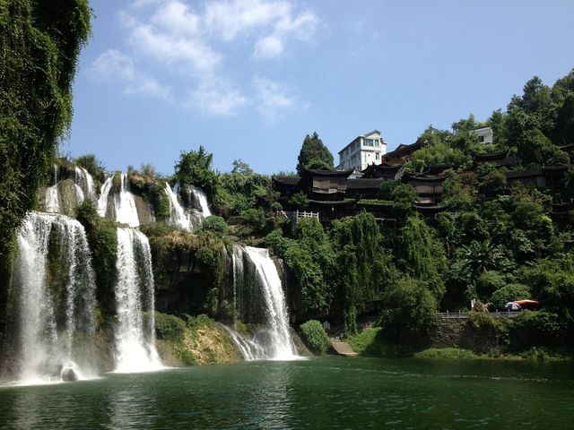 Majestic Heights in Zhangjiajie 🏞️🚡