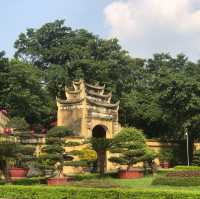 Crazy & Fun Hanoi! Watch Out for Trains!!!