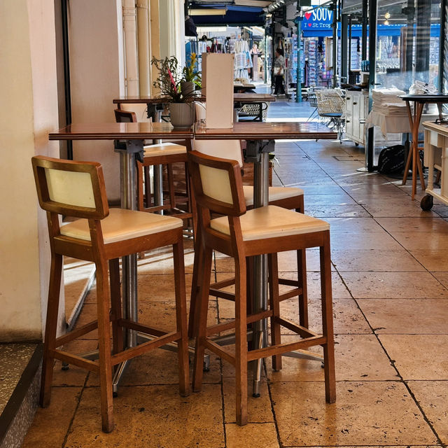 Fusion upscale restaurant in St Tropez