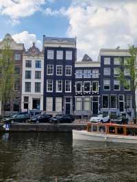 Coffee shops and canal hops—Amsterdam, you’re my kind of city ☕🚤
