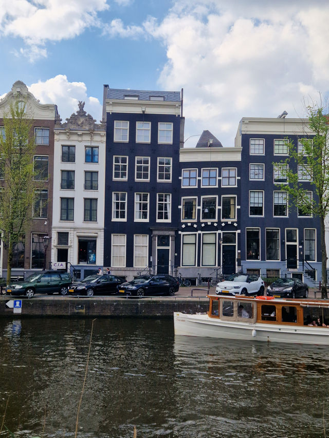 Coffee shops and canal hops—Amsterdam, you’re my kind of city ☕🚤