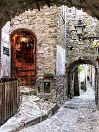  The Painted Silence of Apricale – Italy’s Timeless Hill Village