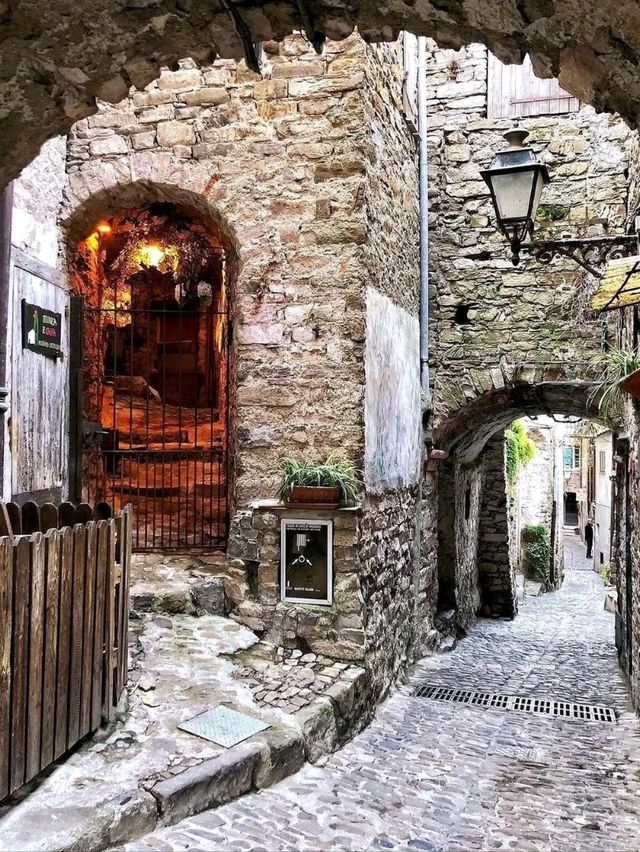  The Painted Silence of Apricale – Italy’s Timeless Hill Village