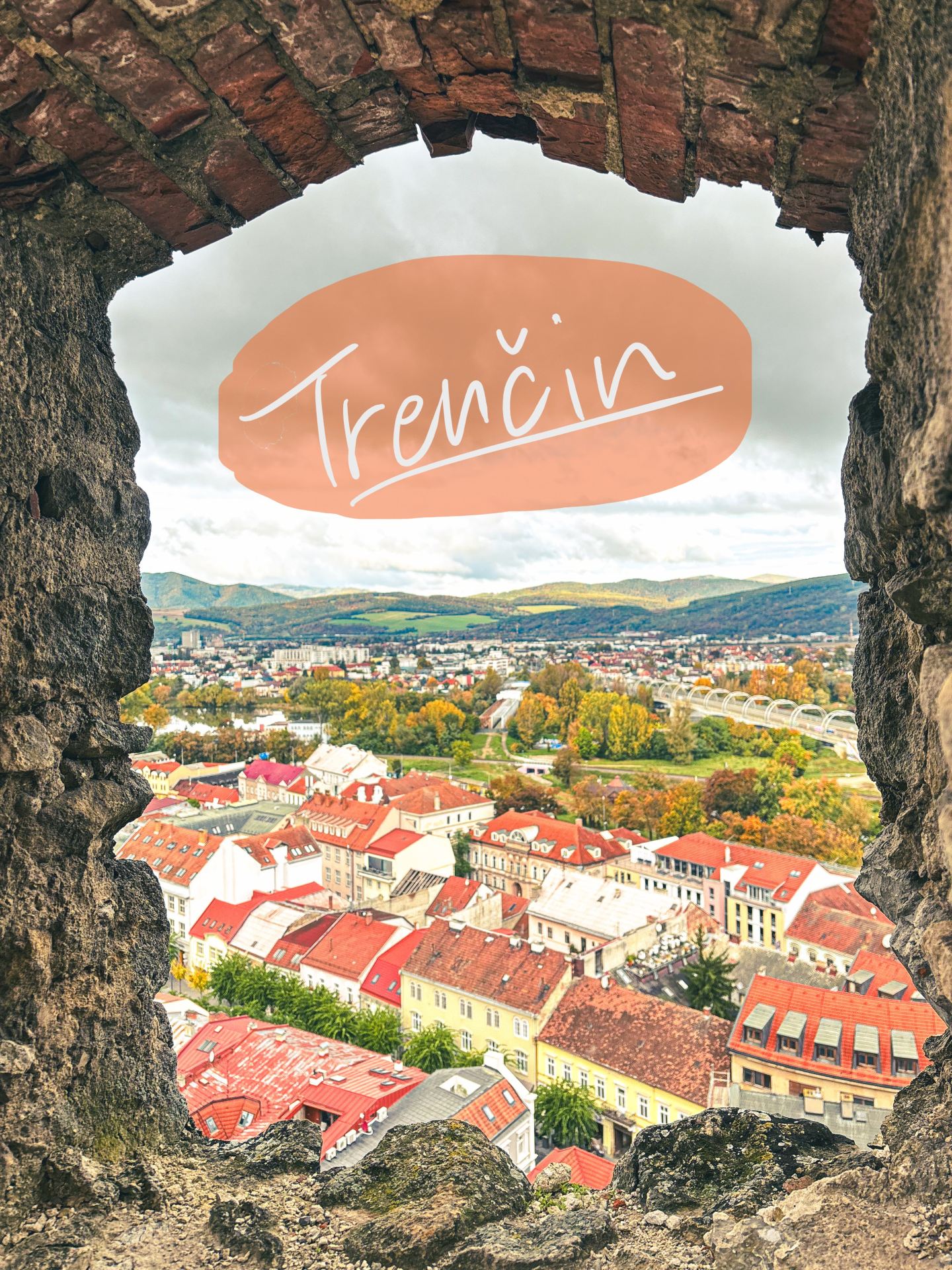 Đi bộ ở Châu Âu không dành cho khách du lịch | Thị trấn lâu đài nhỏ Trencin, Slovakia