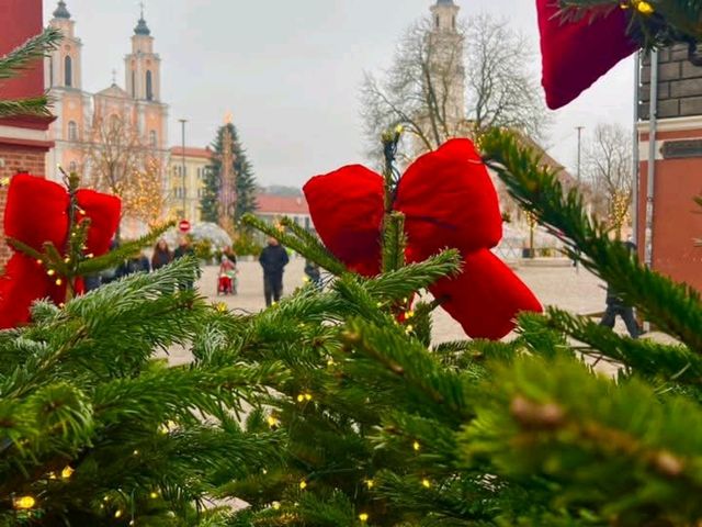 Kaunas Christmas Spirit: Golden Art Deco Glow