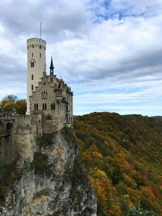 В погоне за осенними красками в сказочном замке 🍂🏰