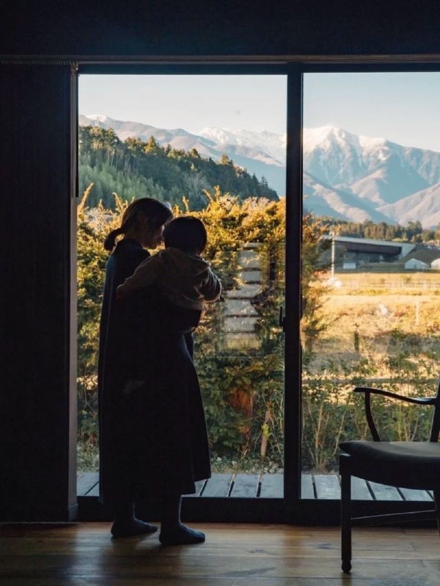 Live in a Japanese drama-like century-old countryside.