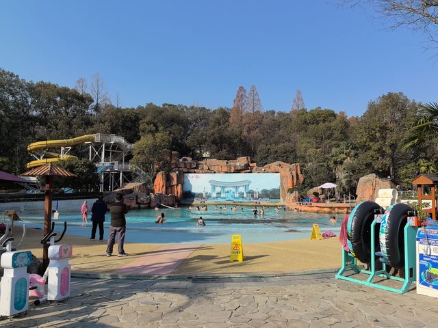 武漢周邊泡湯，應城湯池溫泉，百餘個池子，還有溫泉海浪太贊了！