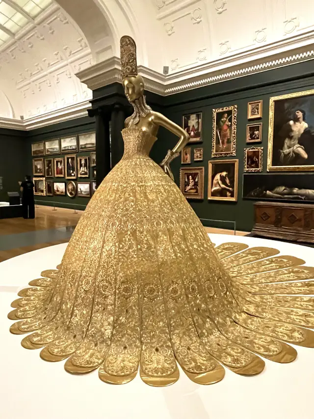 Beijing designer Guo Pei's fashion dream exhibition in Auckland