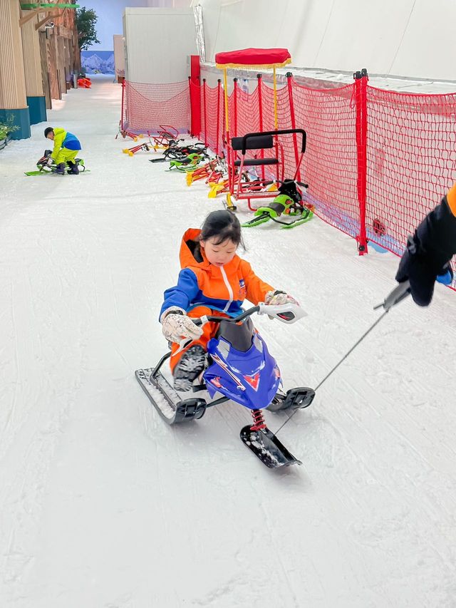 來室內滑雪城體驗冰火兩重天的樂趣吧