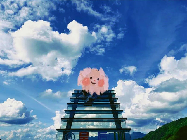 打卡皇后山一感受茶梯田風光。