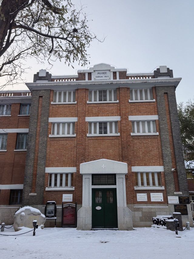 白雪映古建，岁晏尘事歇——雪舞天津老建筑