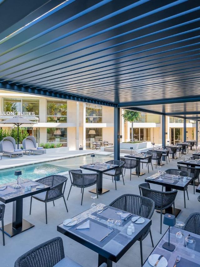 🌟 Athenian Getaway: Top Stay in Vouliagmeni! 🏖️✨