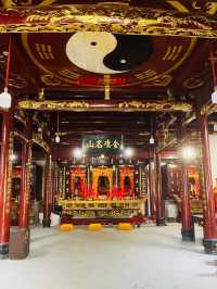 信江書院是信江畔遇到的第二座古代書院，始建於清康熙年間，院落保存完整，是上饒市區最值得一遊的古蹟。