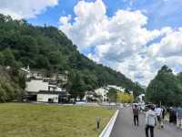 鴛鴦溪國家級風景名勝區位於屏南縣東北部,距離縣城30公里,處於屏南、周寧、政和三縣交界。總面積78.8平方公里。