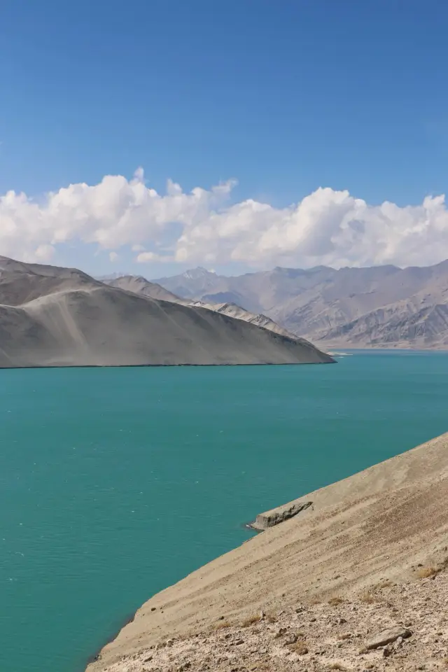 White Sand Lake, Xinjiang | A dreamy blue on the Pamir Plateau.