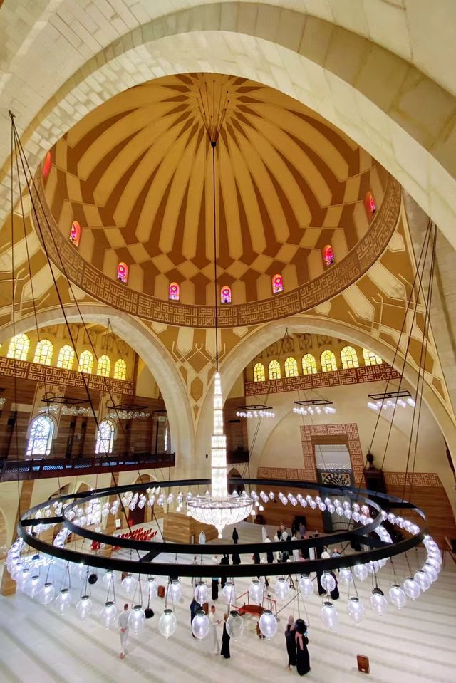 巴林大清真寺，巨大玻璃纖維圓頂。