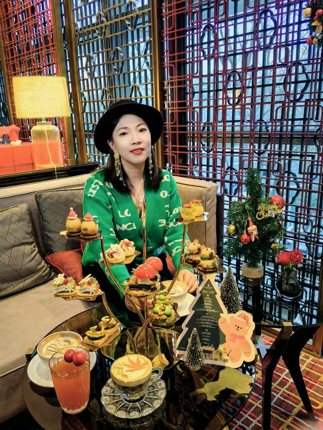 擁抱萌熊，與閨蜜一同享受下午茶的快樂時光