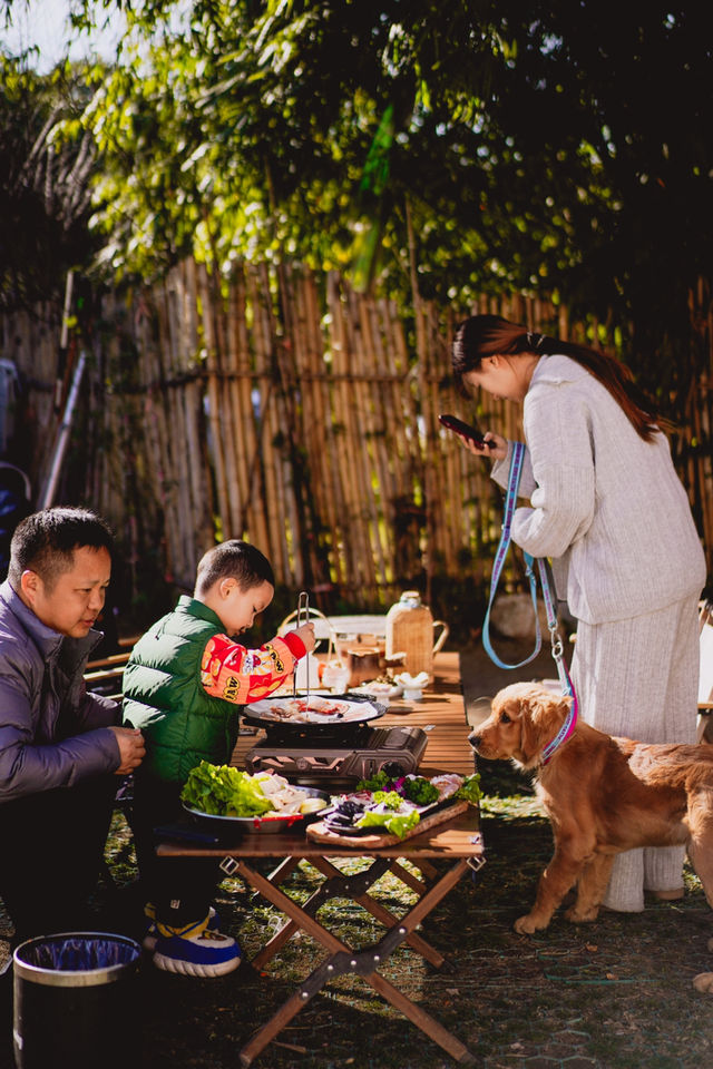 冬日暖陽和毛孩子一起花溪圍爐煮茶。