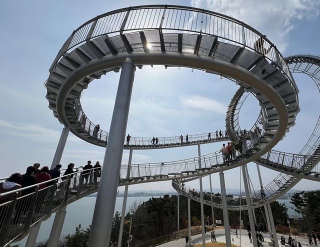 漫步浦項環湖公園｜邂逅獨特的太空步道