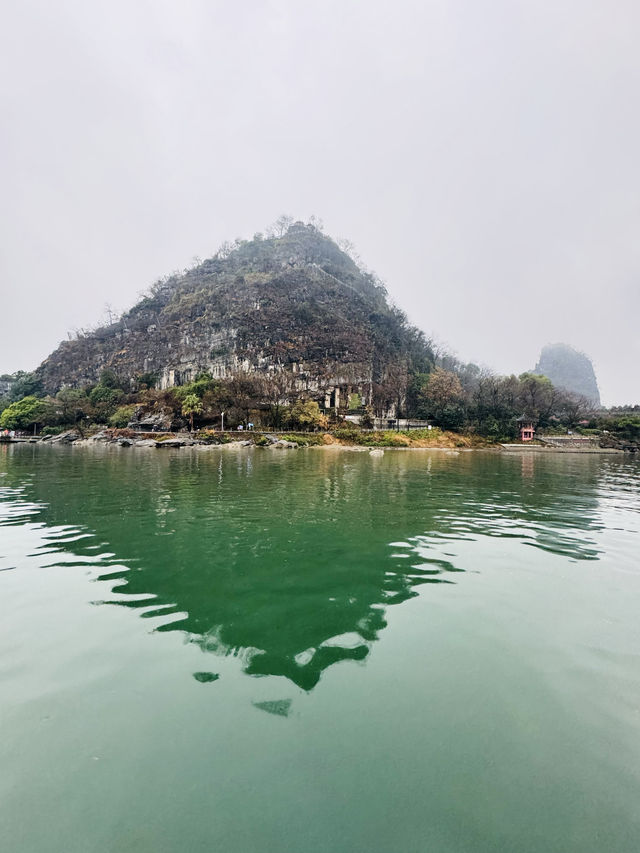 暴雨中的桂林象鼻山 兩江四湖