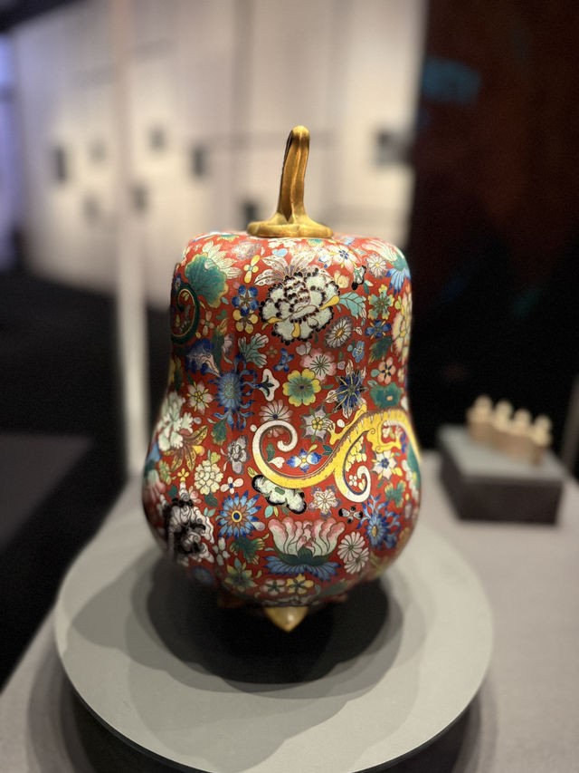 Experience The Treasures Of the Forbidden City at The Hong Kong Palace Museum 🖼️ 🏰 