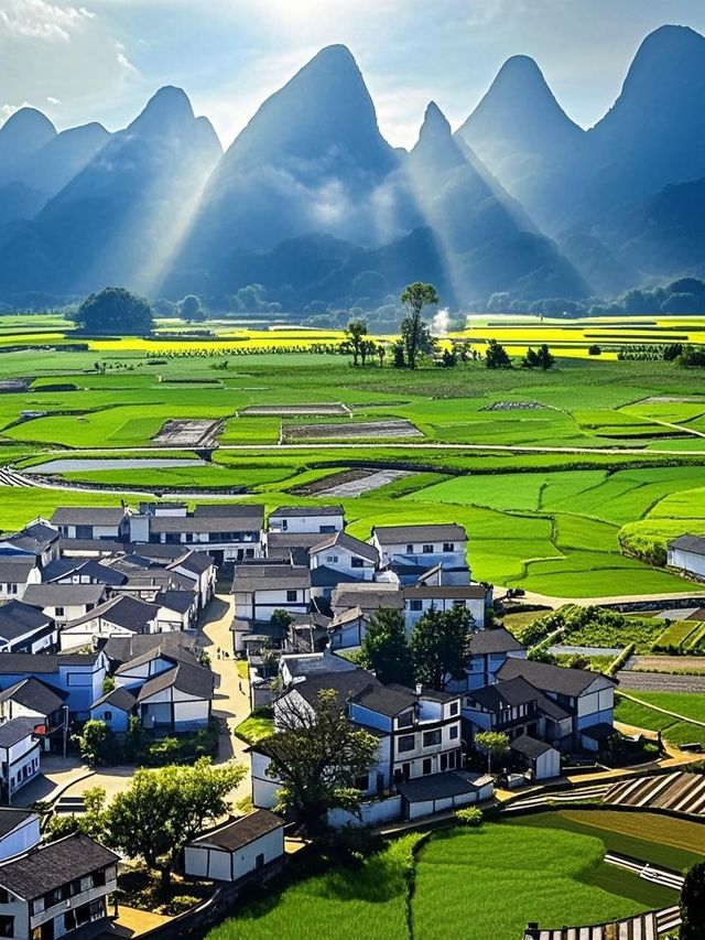 瀑布當滑梯！貴州25℃把娃養成小神仙