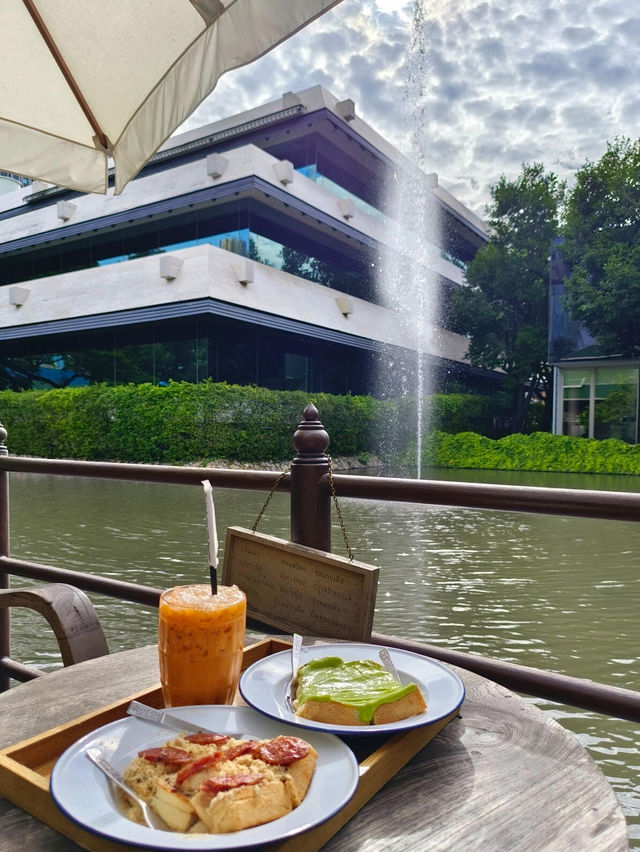 🌿曼谷市區驚現叢林咖啡館！鋼筋水泥中的綠洲太療癒✨